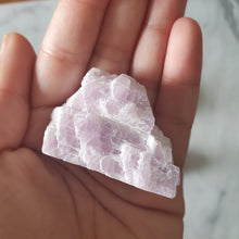 Load image into Gallery viewer, Kunzite Raw