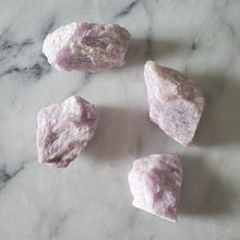 Load image into Gallery viewer, Kunzite Raw