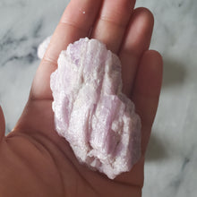 Load image into Gallery viewer, Kunzite Raw