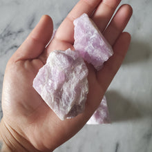 Load image into Gallery viewer, Kunzite Raw