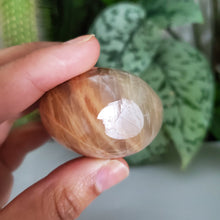 Load image into Gallery viewer, Peach Moonstone Palm Stone (A)