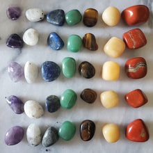 Load image into Gallery viewer, 7 Tumble Stones Chakra Kit