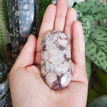 Load image into Gallery viewer, Flower Agate Palm Stone