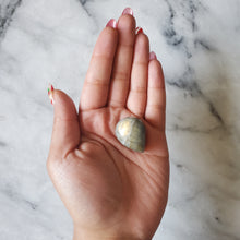 Load image into Gallery viewer, Labradorite teardrop