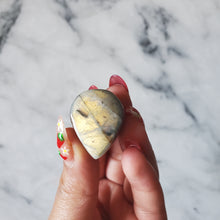 Load image into Gallery viewer, Labradorite teardrop