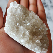 Load image into Gallery viewer, Clear quartz cluster (A)