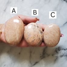 Load image into Gallery viewer, Peach Moonstone Palm stone