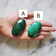 Load image into Gallery viewer, Malachite Palm Stone