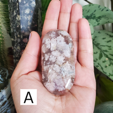 Load image into Gallery viewer, Flower Agate Palm Stone