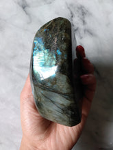 Load image into Gallery viewer, Labradorite Freeform