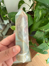 Load image into Gallery viewer, Indian Agate Tower
