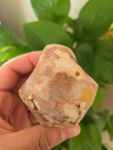 Load image into Gallery viewer, Carnelian flower Agate Flame (D)
