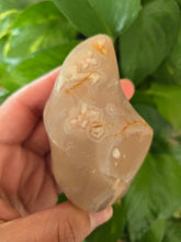 Load image into Gallery viewer, Carnelian flower Agate Flame (A)
