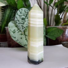 Load image into Gallery viewer, Green Onyx Tower (A)
