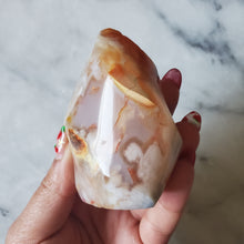 Load image into Gallery viewer, Carnelian flower Agate Flame (A)
